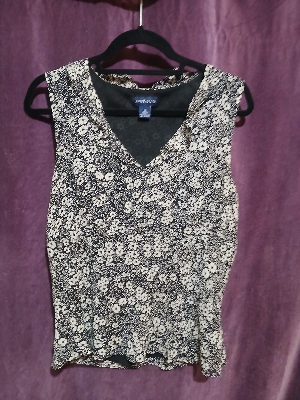 Ann Taylor Black & White Floral V-Neck Tank